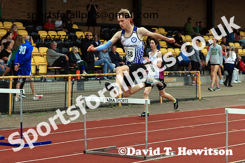 The hurdles, 2025 NEGP No 3, Monkton. Photo: David T. Hewitson/Sports for All Pics